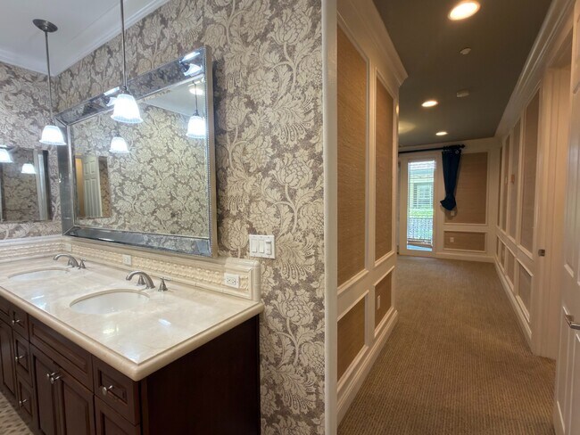 Building Photo - Modern 2BR/2BA Condo in Willow Glen Place Near Downtown San Jose. 2 Secured Parking Spots. Underg...