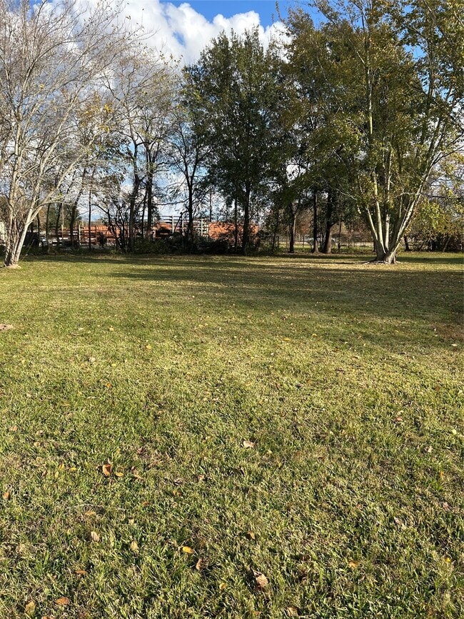 Building Photo - 16011 Mary Ann Ln