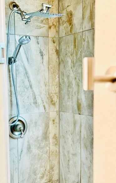 Building Photo - 607 Dawson St