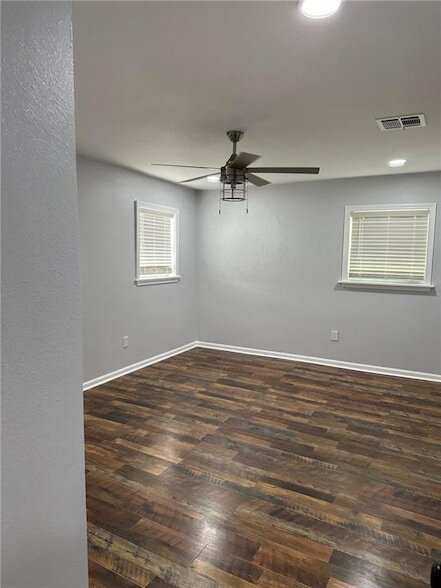 Building Photo - 834 Vallette St