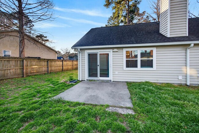 Building Photo - 112 Pipestone Dr