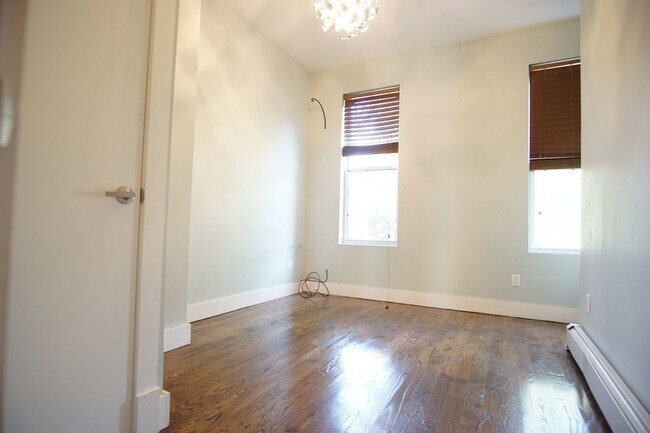 Building Photo - 88 Harman St