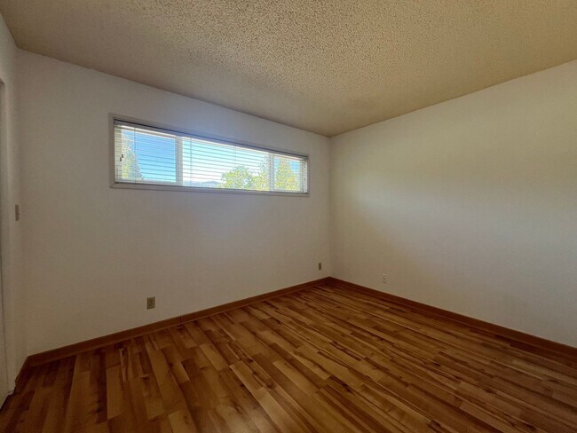 Building Photo - Serene two bedroom condo near Oak Knoll Golf Course | Available Now
