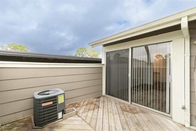 Building Photo - 12232 Bob White Dr