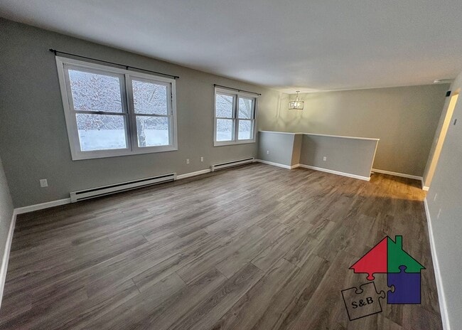 Building Photo - Modern 3 Bedroom 2.5 Bathroom Shelburne Apartment!