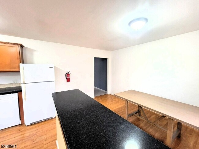 Building Photo - 272 US-206