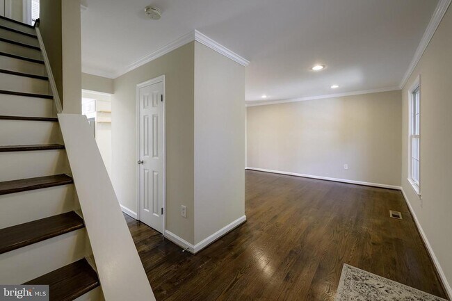 Building Photo - 4 Ritchfield Ct