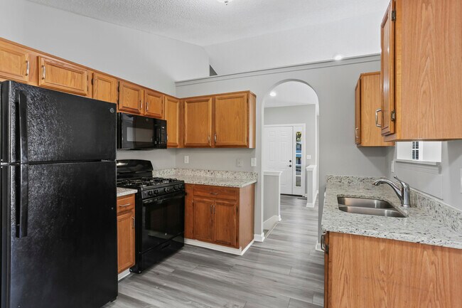 Building Photo - 7380 Hunters Ridge Dr