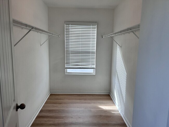 Building Photo - Coming soon!!! $500 off 1st month with 15 month lease!!! Magnificent 3 Bedroom in Madison