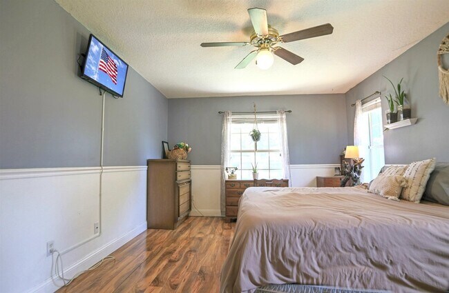 Building Photo - 205 Gerona Rd
