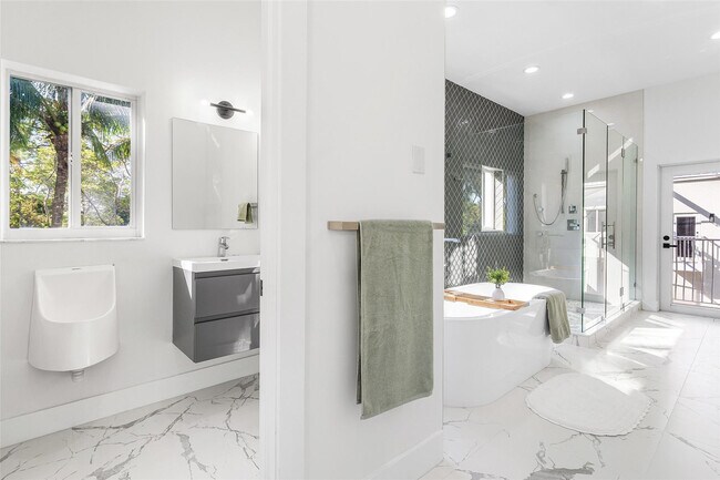 Building Photo - 7132 NW 62nd Terrace