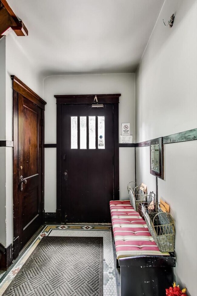 Building Photo - 2646 Ewing Ave