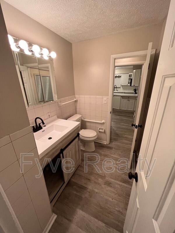 Building Photo - 1329 Barcelona Dr