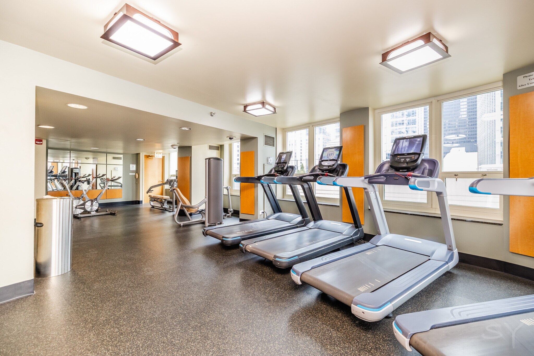 Building Photo - 345 N La Salle Dr