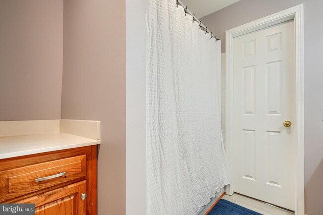 Building Photo - 215 Gracecroft Ct