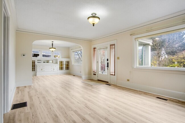 Building Photo - Beautiful 3 Bed, 1 Bath Rental Home in Irvington Portland!