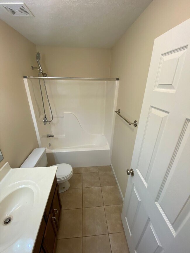 Building Photo - Available November 5, 2024! Call Watson & ...