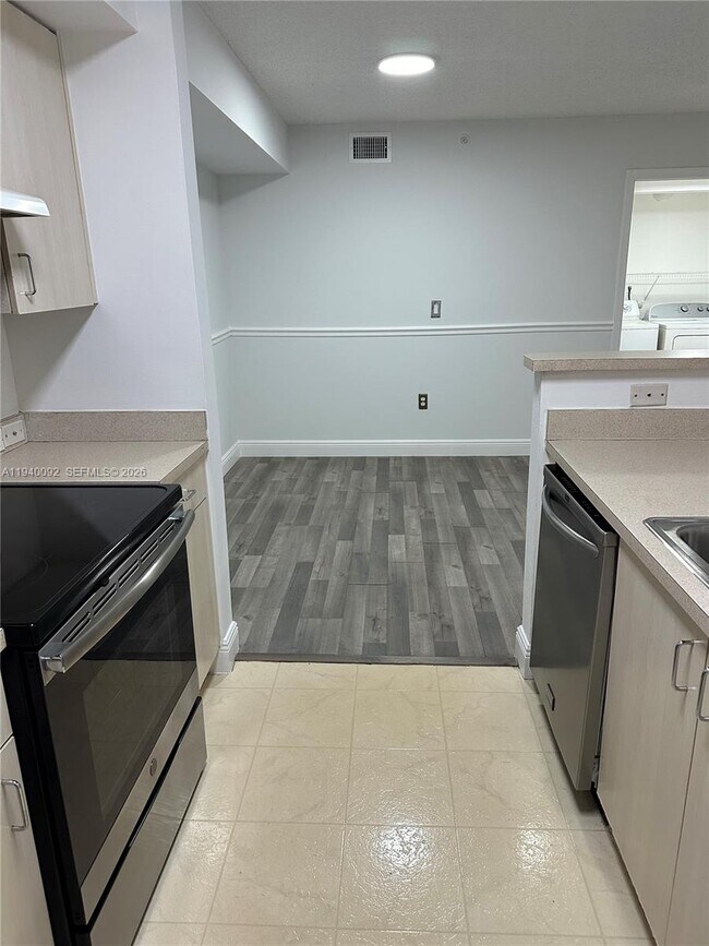 Building Photo - 620 SW 111th Ave