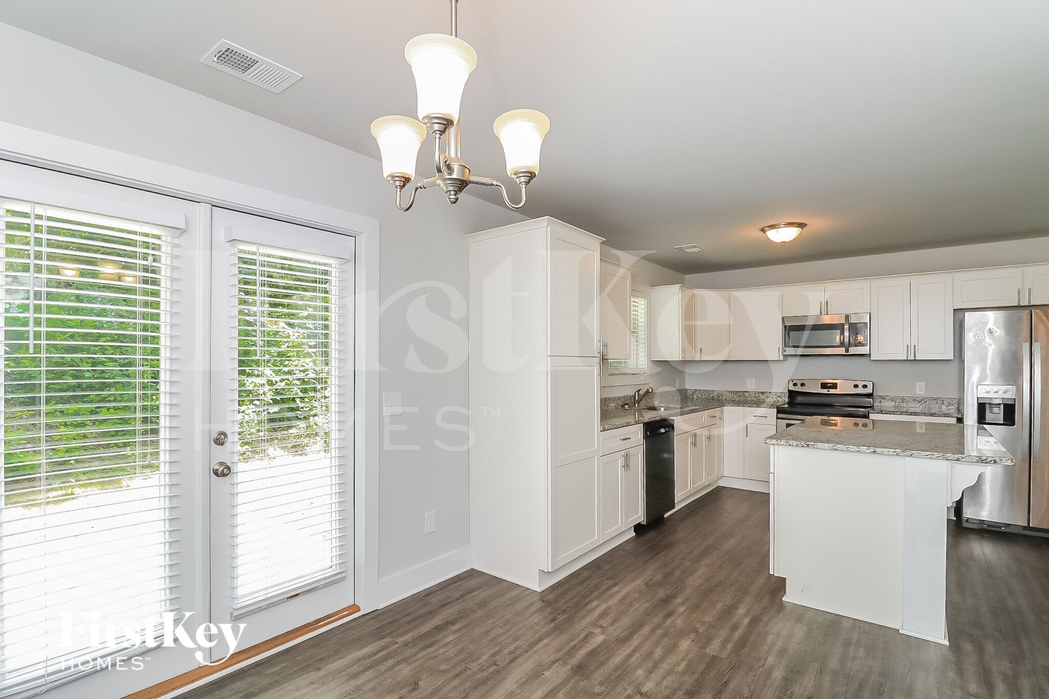 Building Photo - 4535 Bonneville Dr