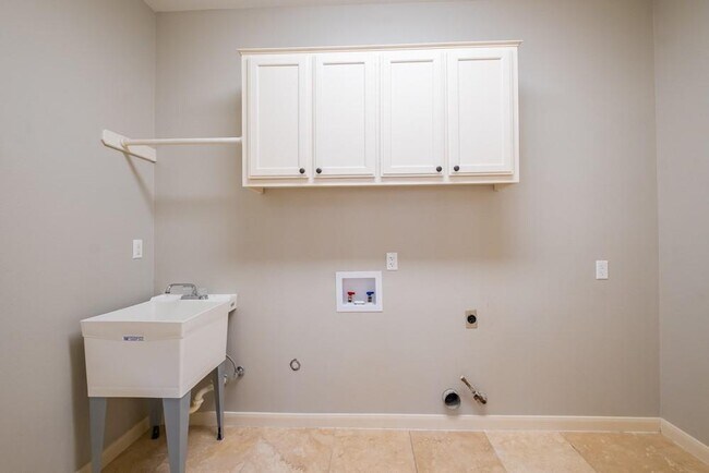 Building Photo - 9202 Amanda Dr