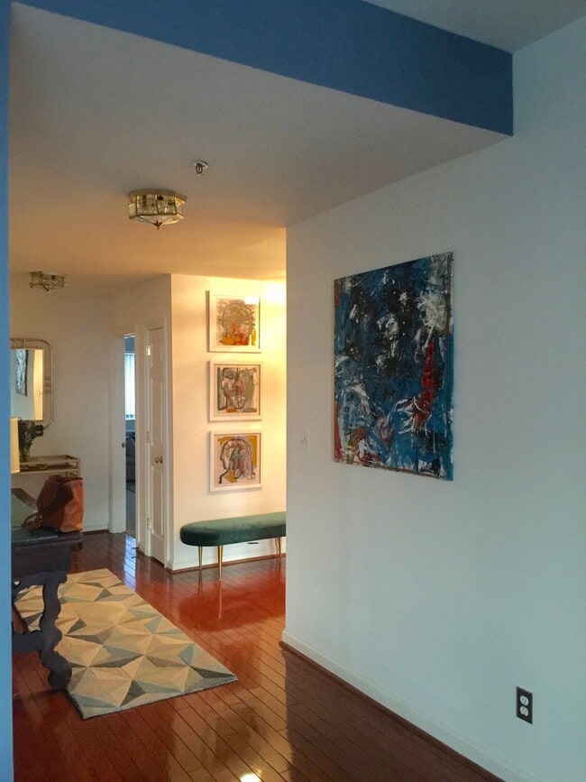 Building Photo - 10 E Lee St