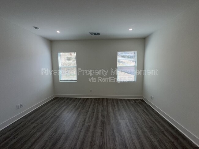 Building Photo - 20947 Spring Mountain Rd