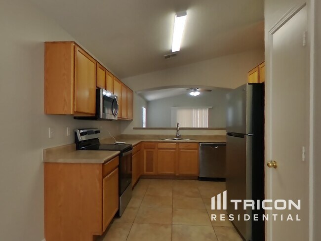 Building Photo - 3426 W Wayland Dr