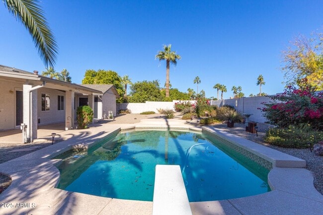 Building Photo - 10021 N 74th Pl