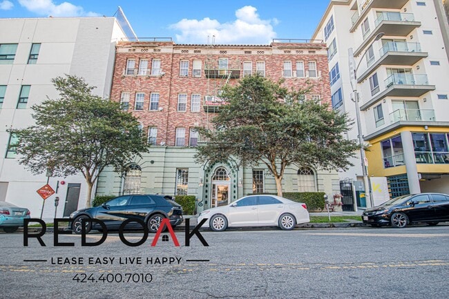 Building Photo - 610 S Kenmore Ave