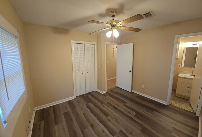 Building Photo - 5807 Hunter Rd