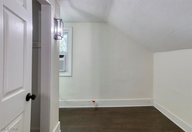 Building Photo - 138 Court St