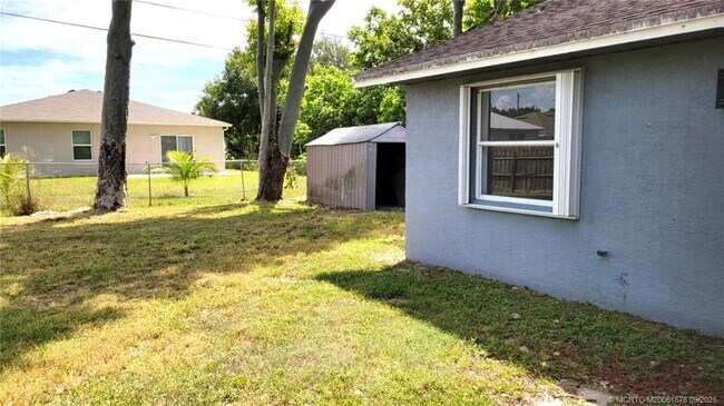 Building Photo - 3873 SW La Fleur St