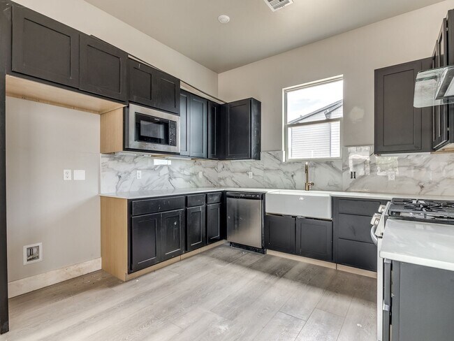 Building Photo - Beautiful New Construction Home in Edmond/...