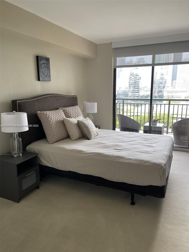Building Photo - 540 Brickell Key Dr