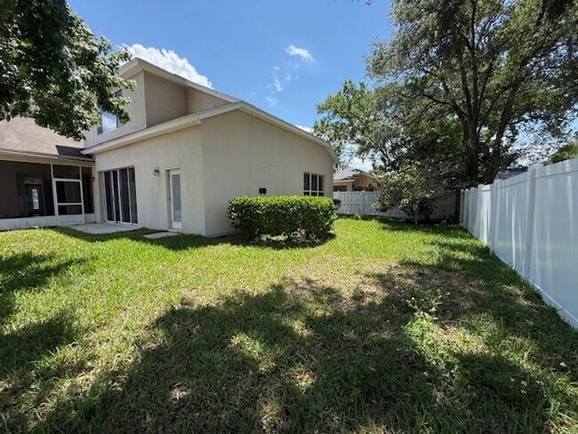 Building Photo - Spacious and well-appointed 4-bedroom, 3.5...