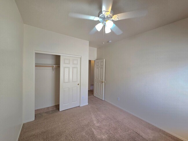 Building Photo - 609 W Rio Vista Ln