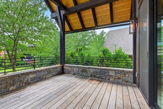 Building Photo - Stunning Luxury Home in the Village of Che...