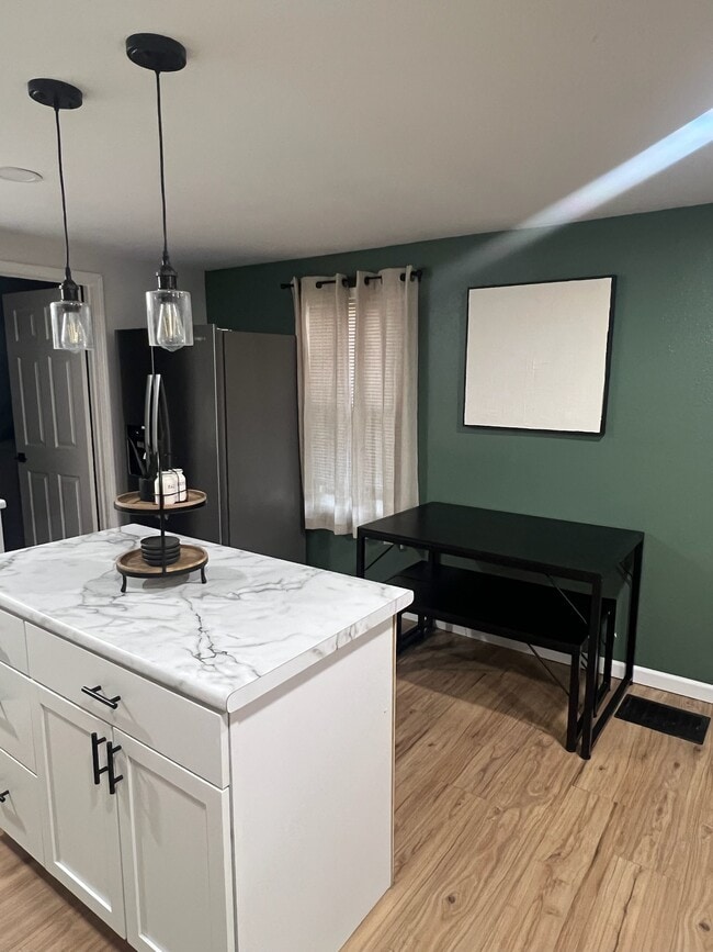 Building Photo - 1156 McKinley Ave