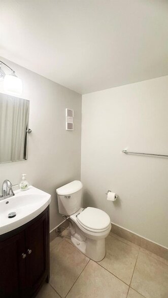 Building Photo - 7547 S Oriole Blvd