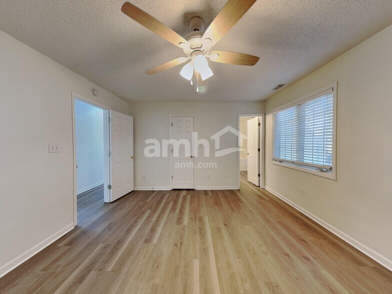 Building Photo - 1703 Hunterwoods Dr