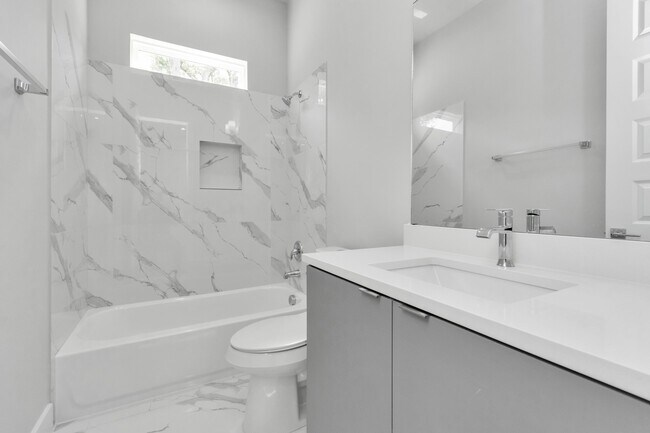 Building Photo - 5818 Burt St