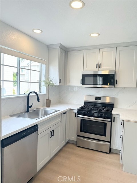 Building Photo - 2800 Plaza del Amo