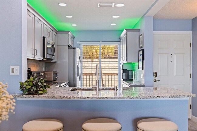 Building Photo - 6365 Bahia Del Mar Blvd S