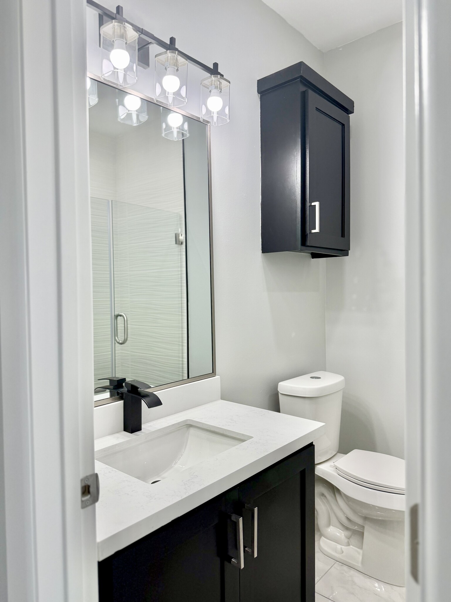 Guest restroom - 2108 E Viviana St