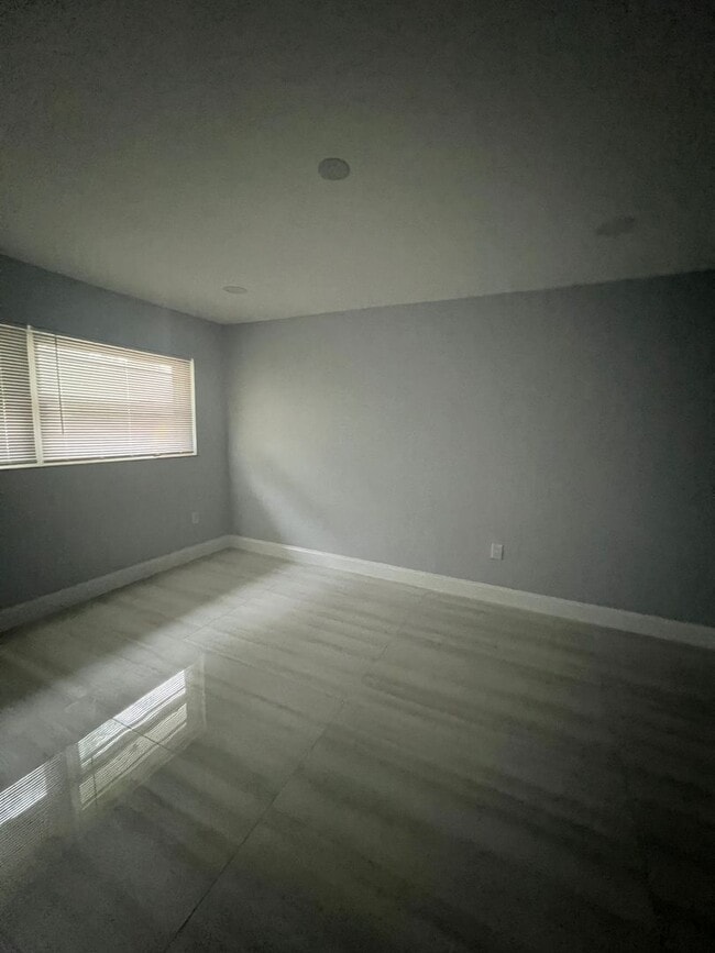 Building Photo - Corner Townehome 3Bed /2Bath