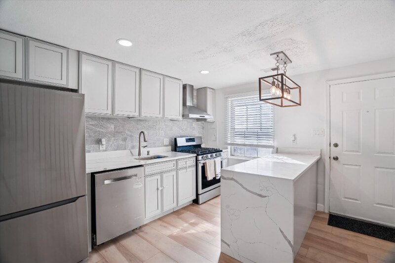 Building Photo - 1925 Dutch Village Dr