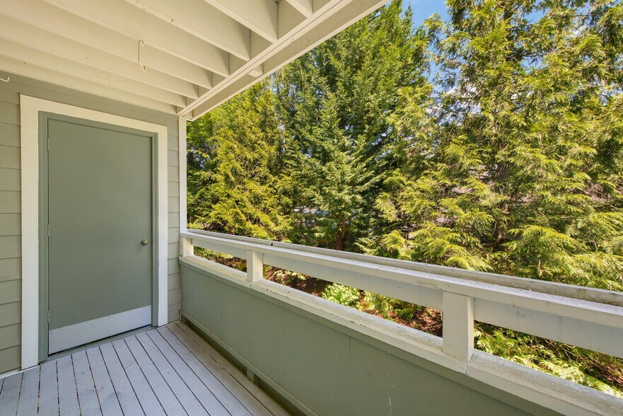 Lanai - 14334 126th Ave NE