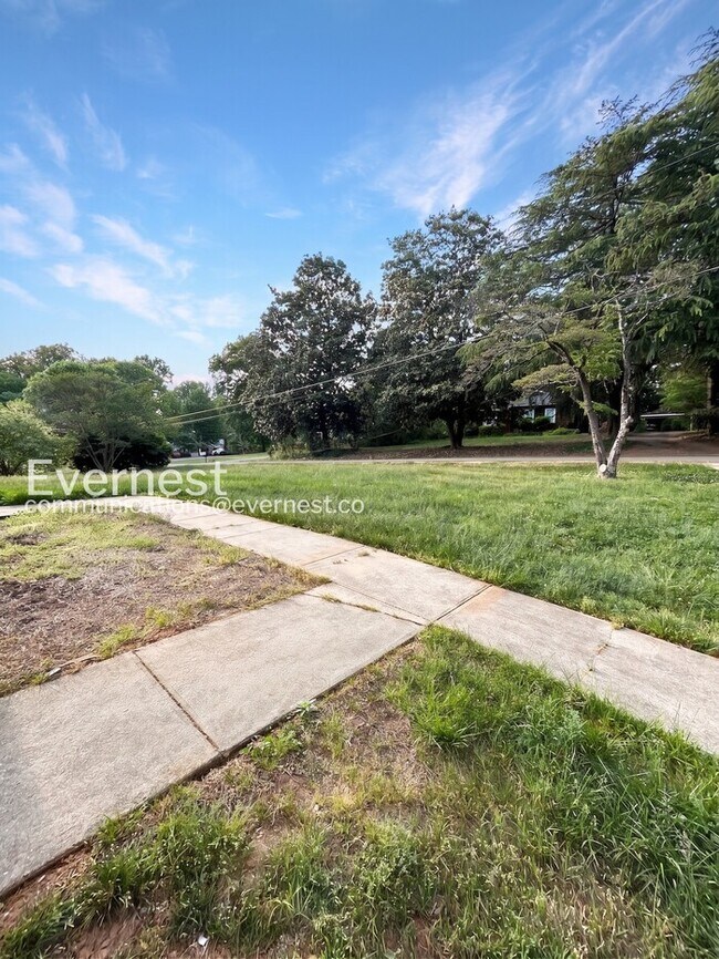 Building Photo - 112 Tabor St