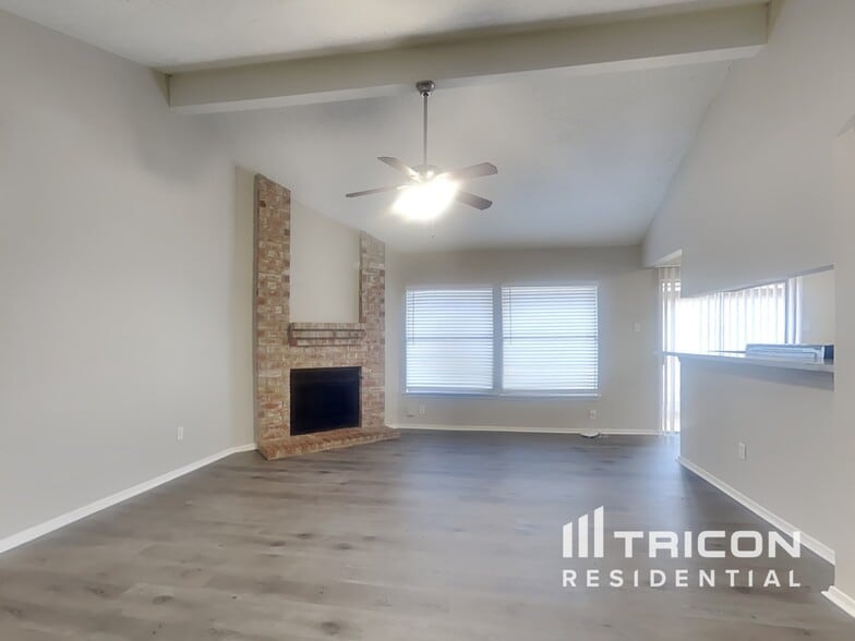 Building Photo - 4700 Greenwood Dr