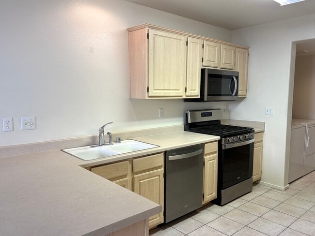 Building Photo - Great Two Bedroom Townhouse with a 1 car garage near Silverado Ranch area